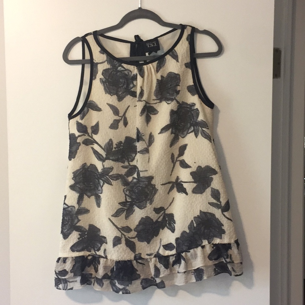 Sleeveless cream and black top